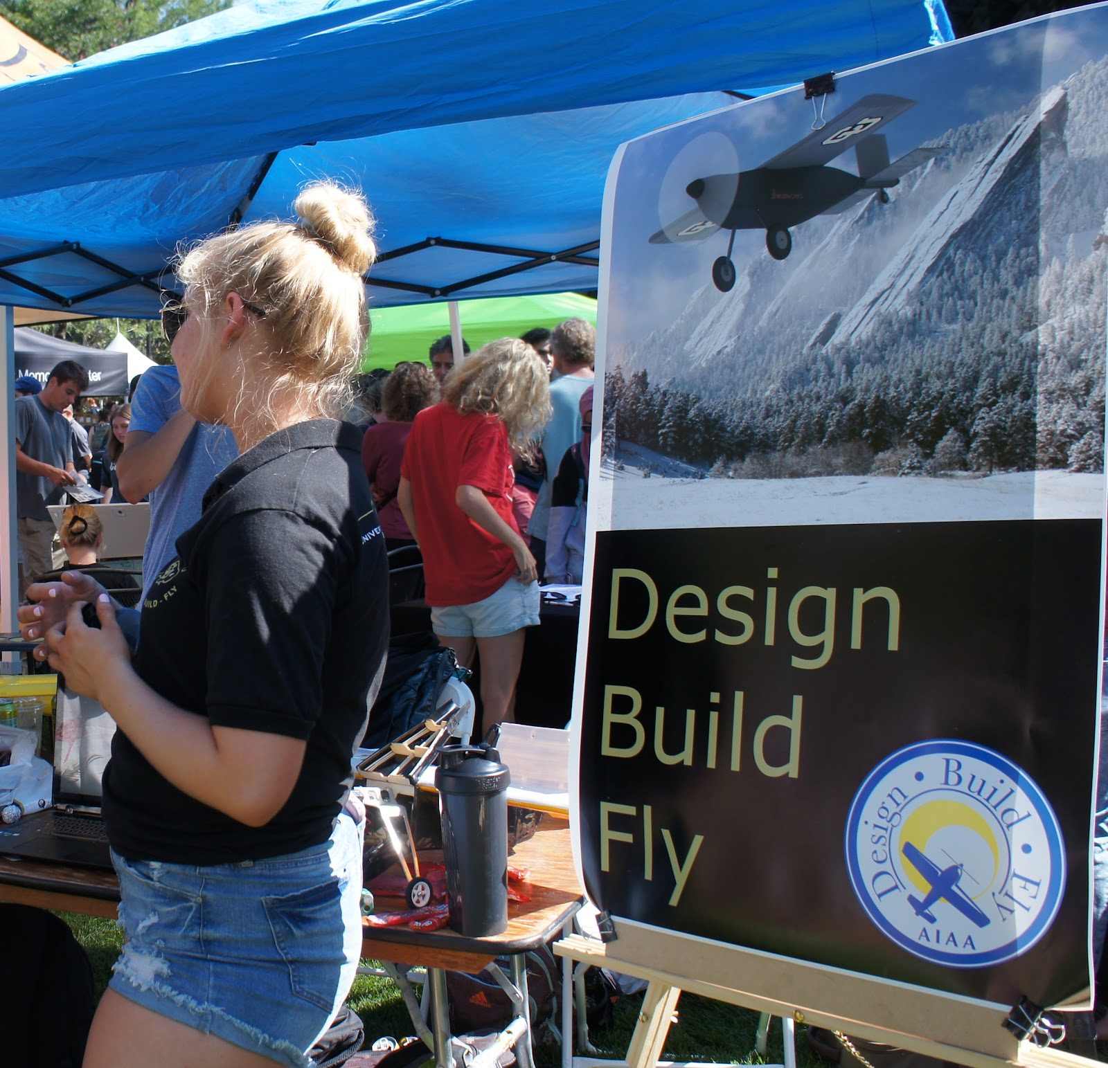 Team tabling at a campus outreach event